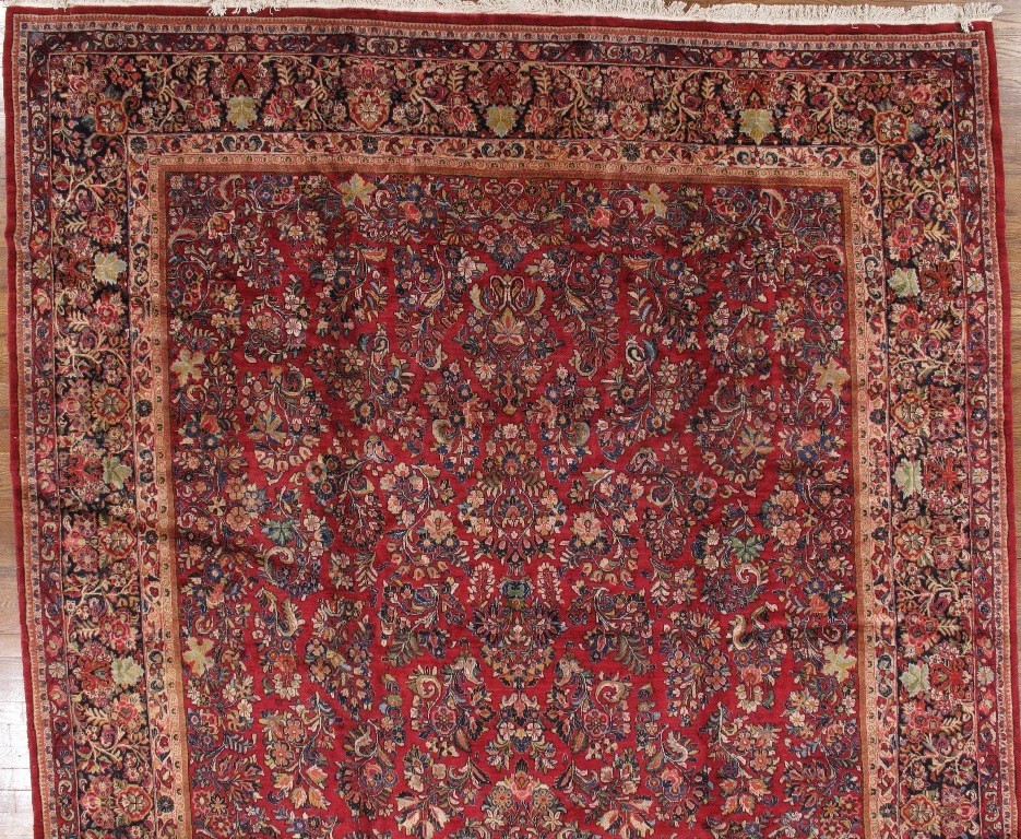 ANTIQUE SAROUK CARPET
