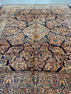 ANTIQUE SAROUK CARPET