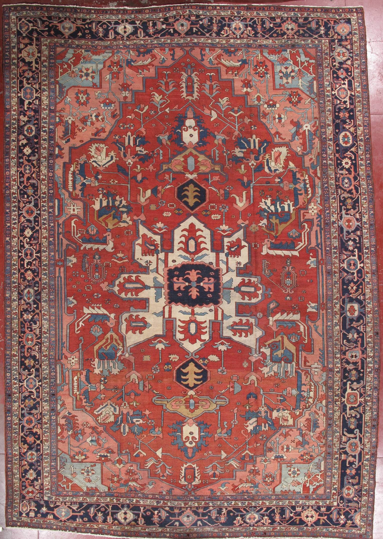 AN ANTIQUE SERAPI RUG