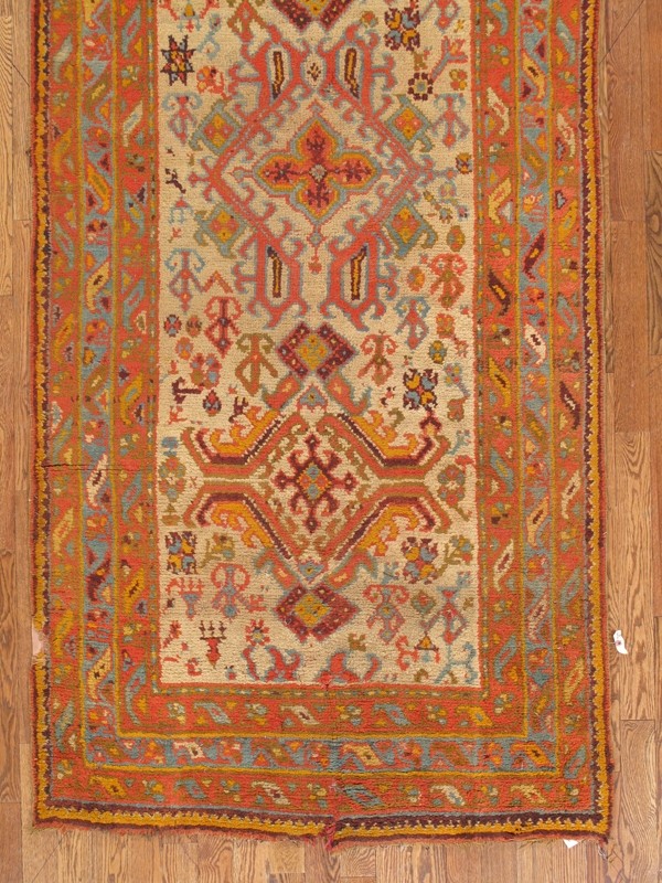 ANTIQUE OUSHACK RUNNER