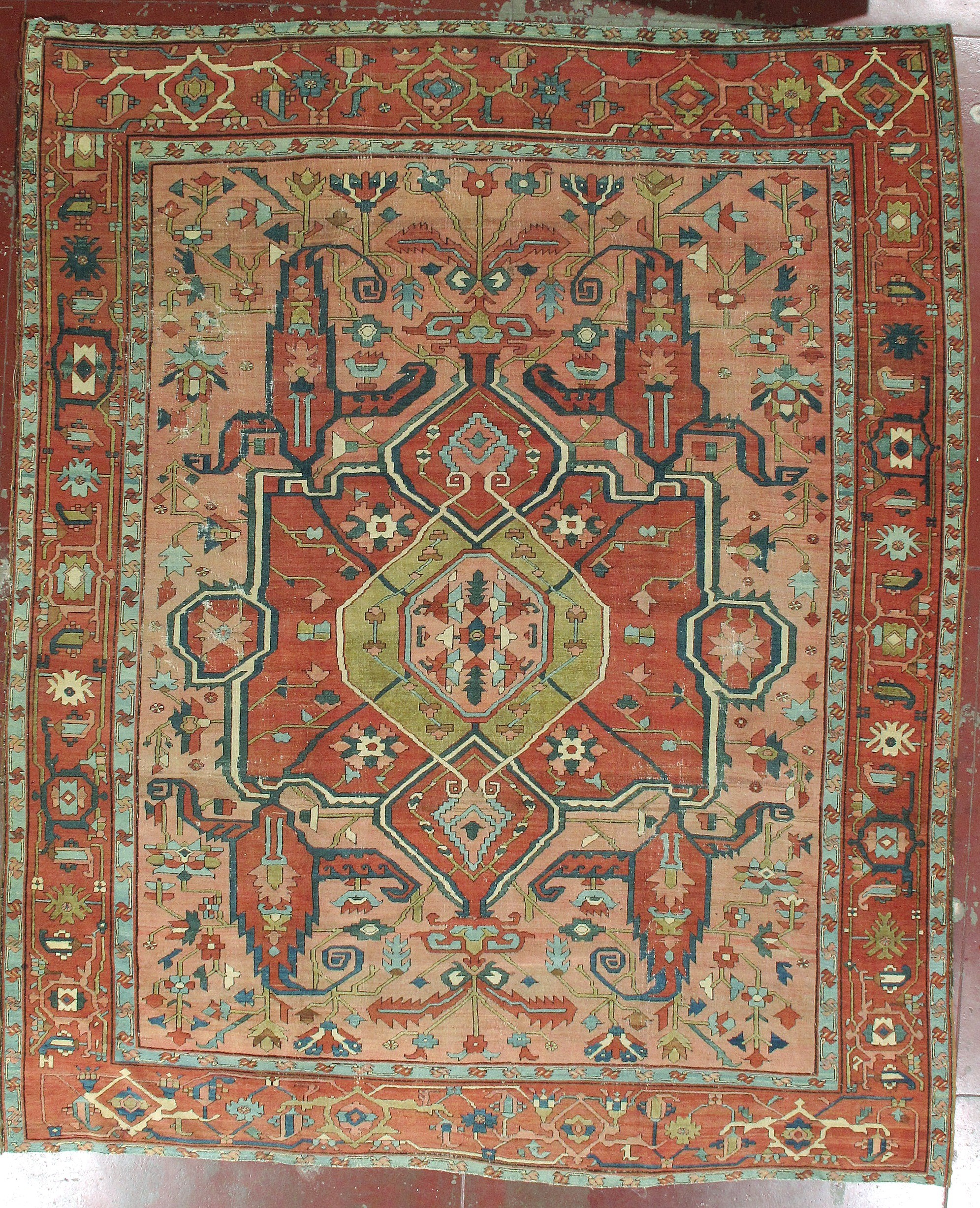 ANTIQUE SERAPI CARPET