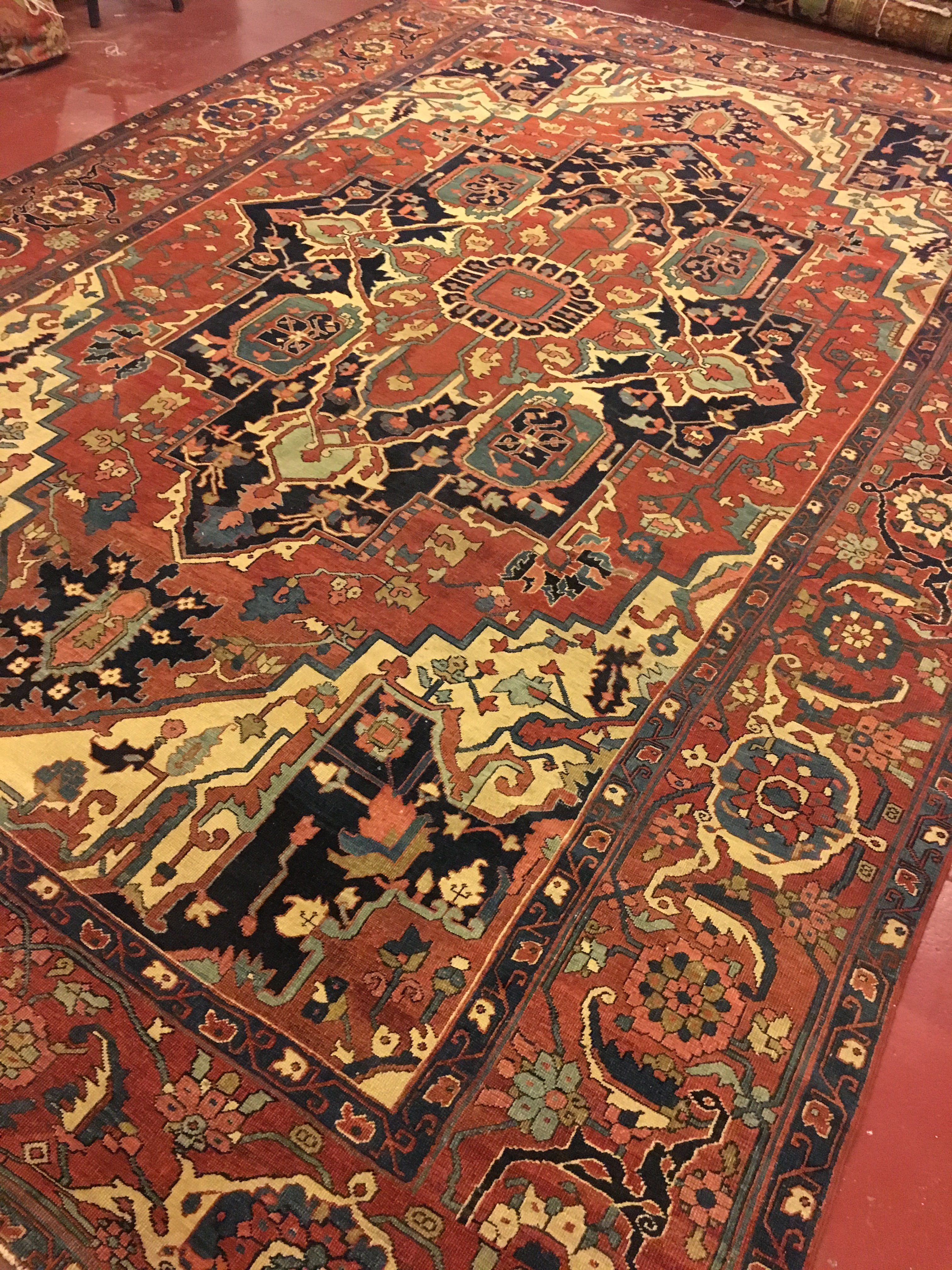 ANTIQUE HERIZ SERAPI CARPET