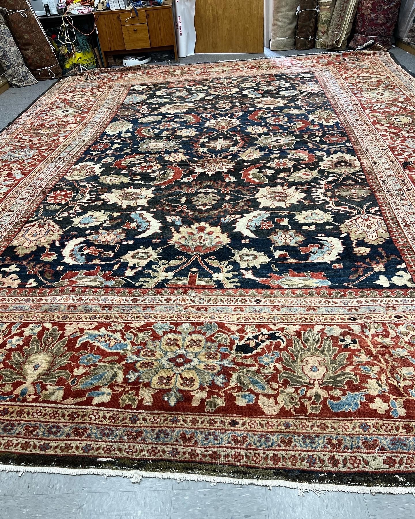 ANTIQUE SULTANABAD CARPET