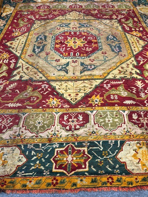 ANTIQUE OUSHACK CARPET