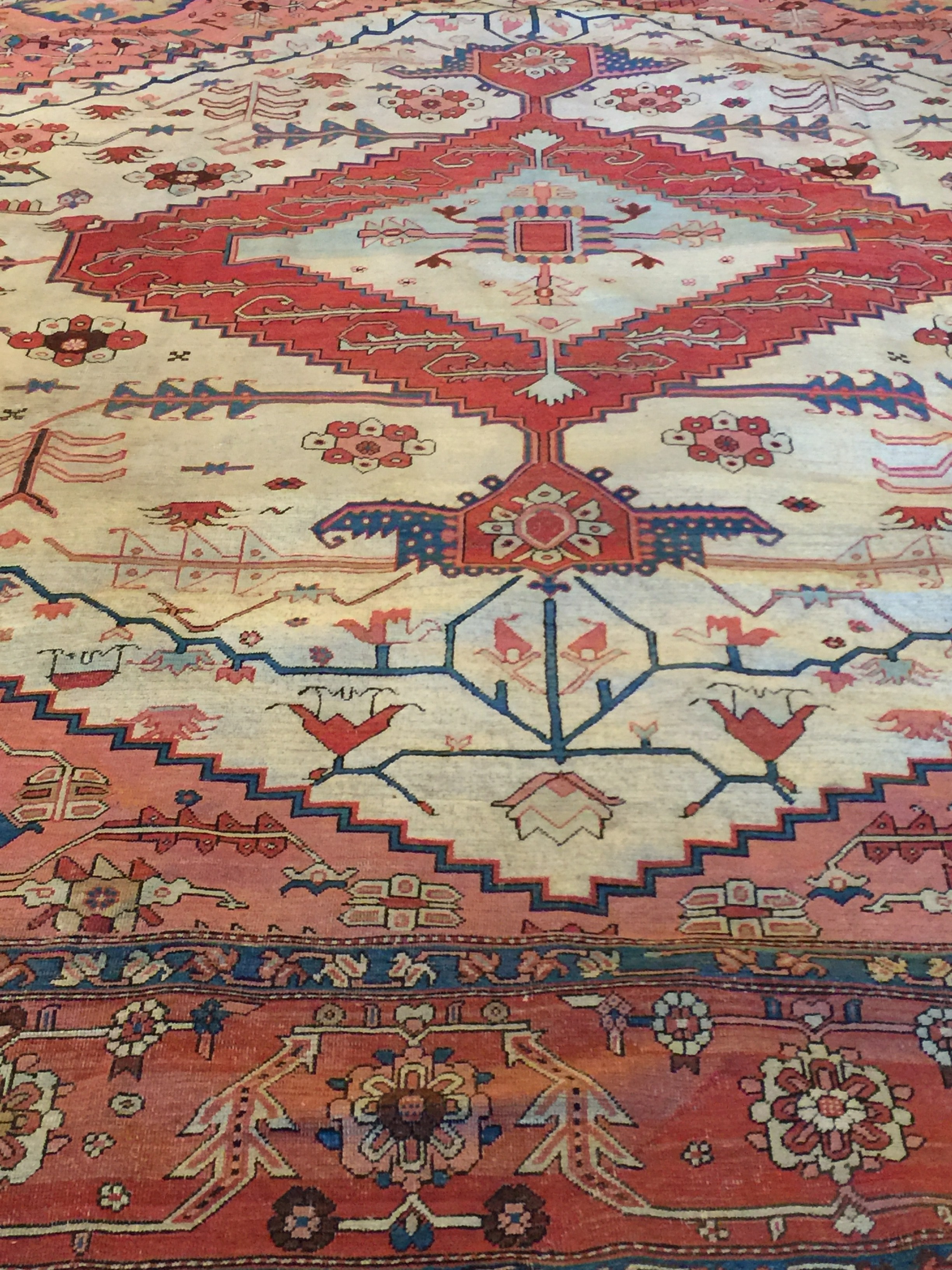ANTIQUE SERAPI CARPET