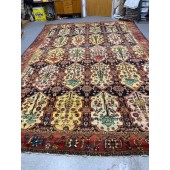 ANTIQUE  BAKHTIARI  CARPET 